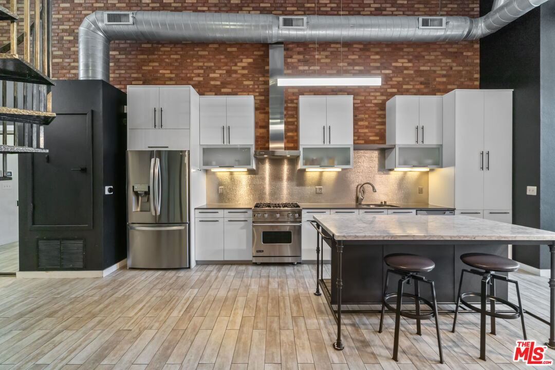 4115 Glencoe Ave Unit: 108