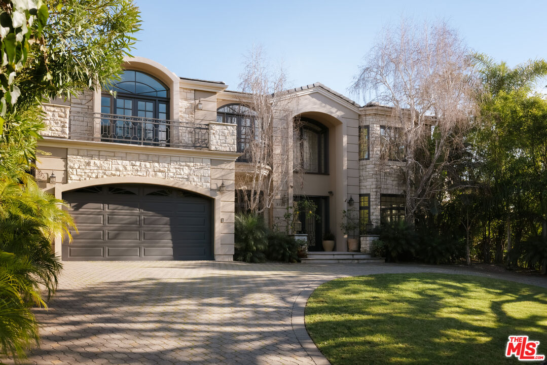 1202 San Vicente Blvd