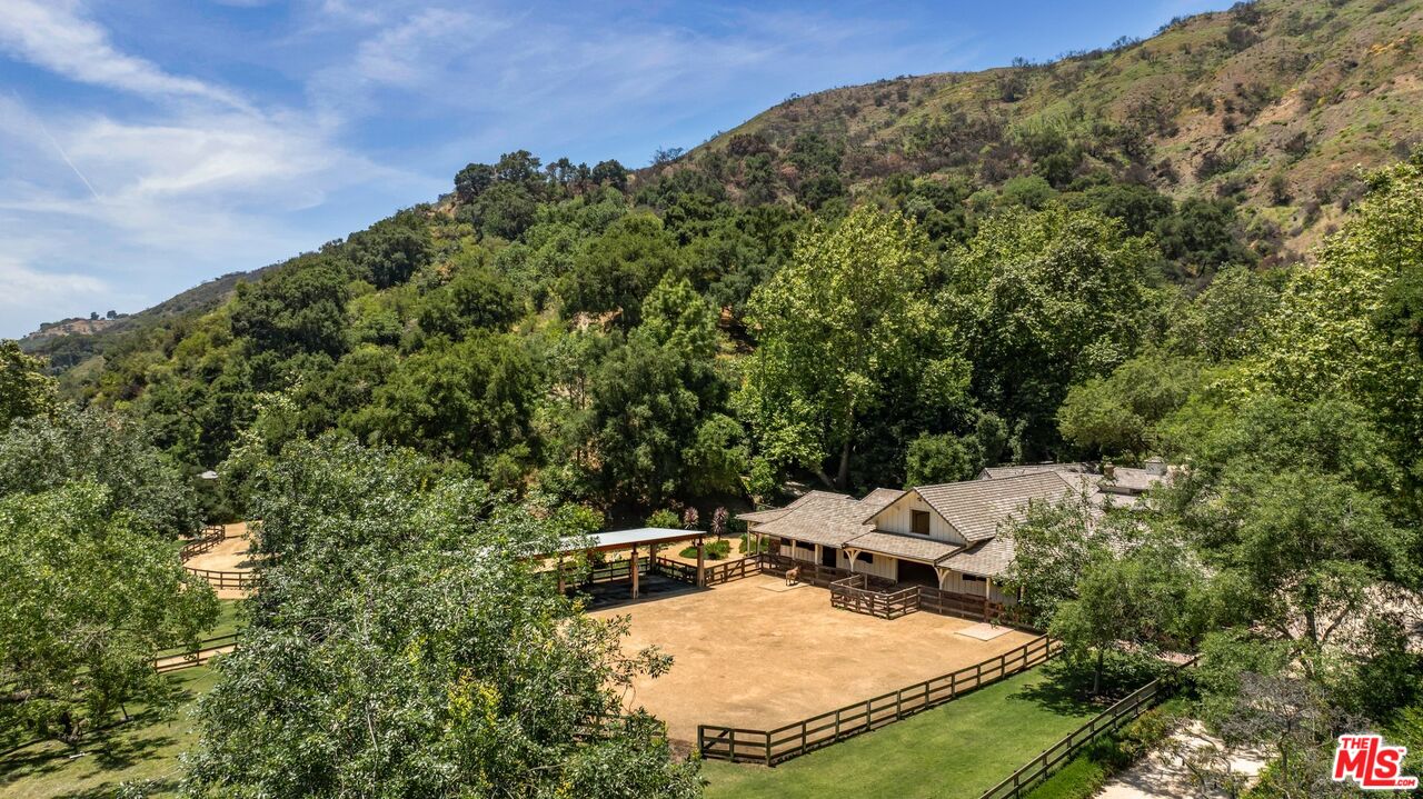 3099 Mandeville Canyon Rd