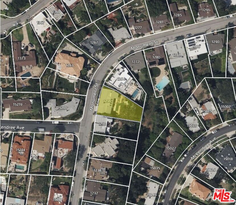 1256 Monument St
