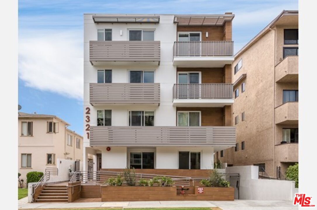 2321 Fox Hills Dr Unit: 302