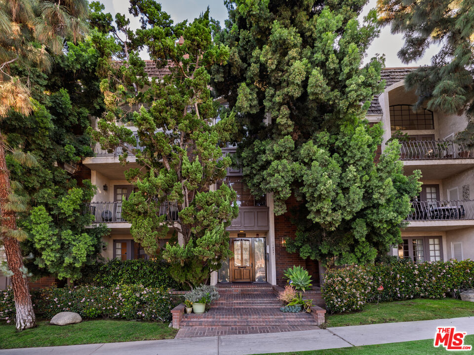 10327 Missouri Ave Unit: 105