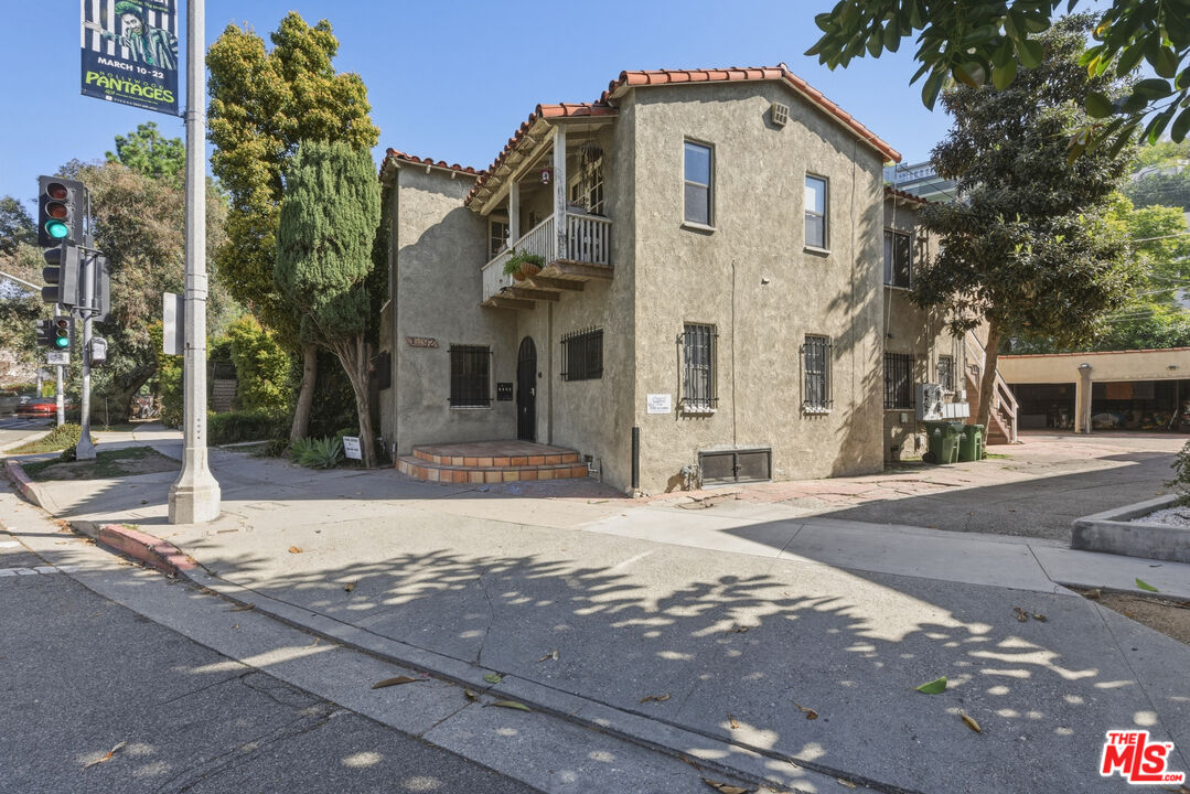 1492 Silver Lake Blvd Unit: 3