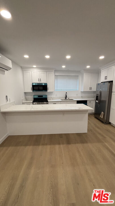 2280 S Barrington Ave Unit: Apt 9