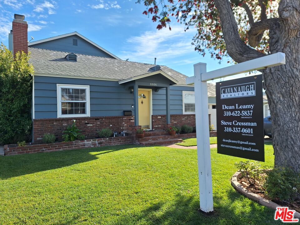 Photo of 8806 Croydon Ave, Los Angeles, CA 90045