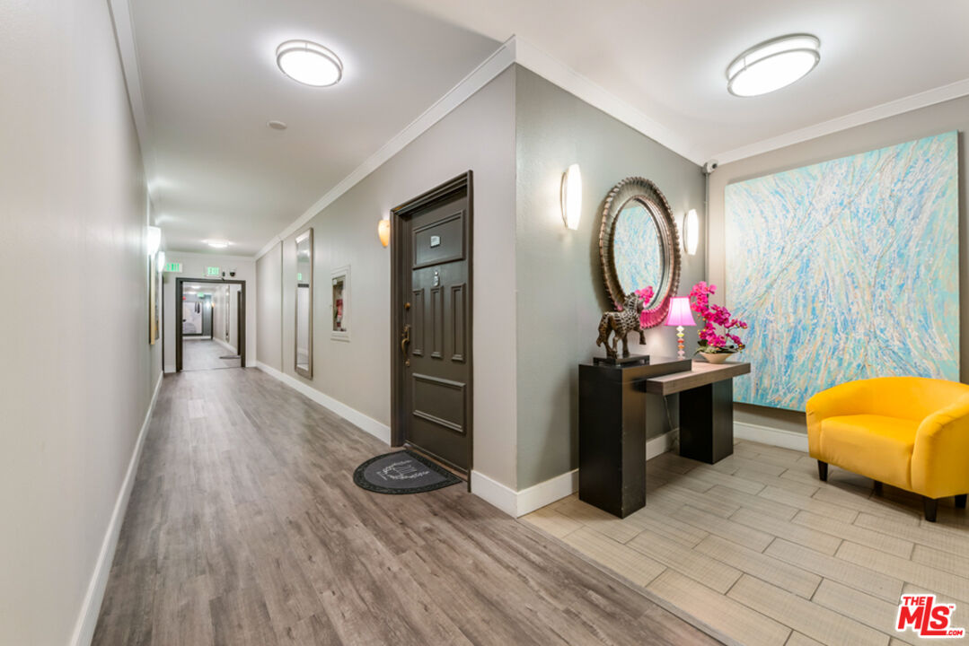 1727 S Bentley Ave Unit: 207