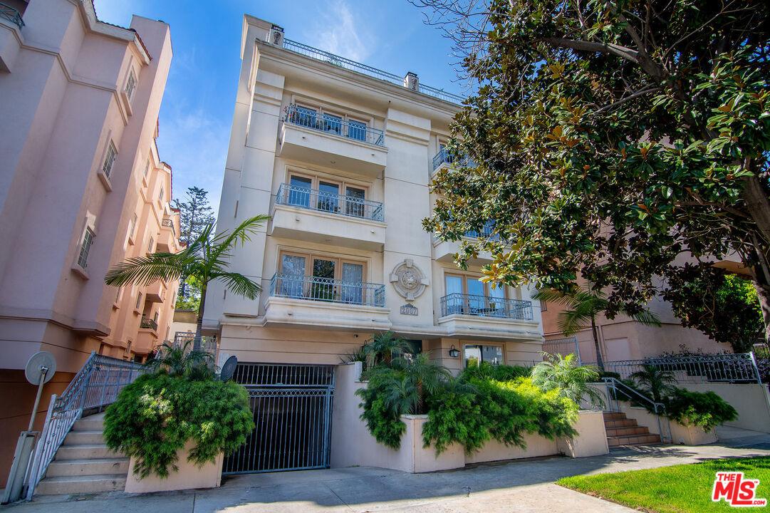 2007 S Beverly Glen Blvd Unit: 102