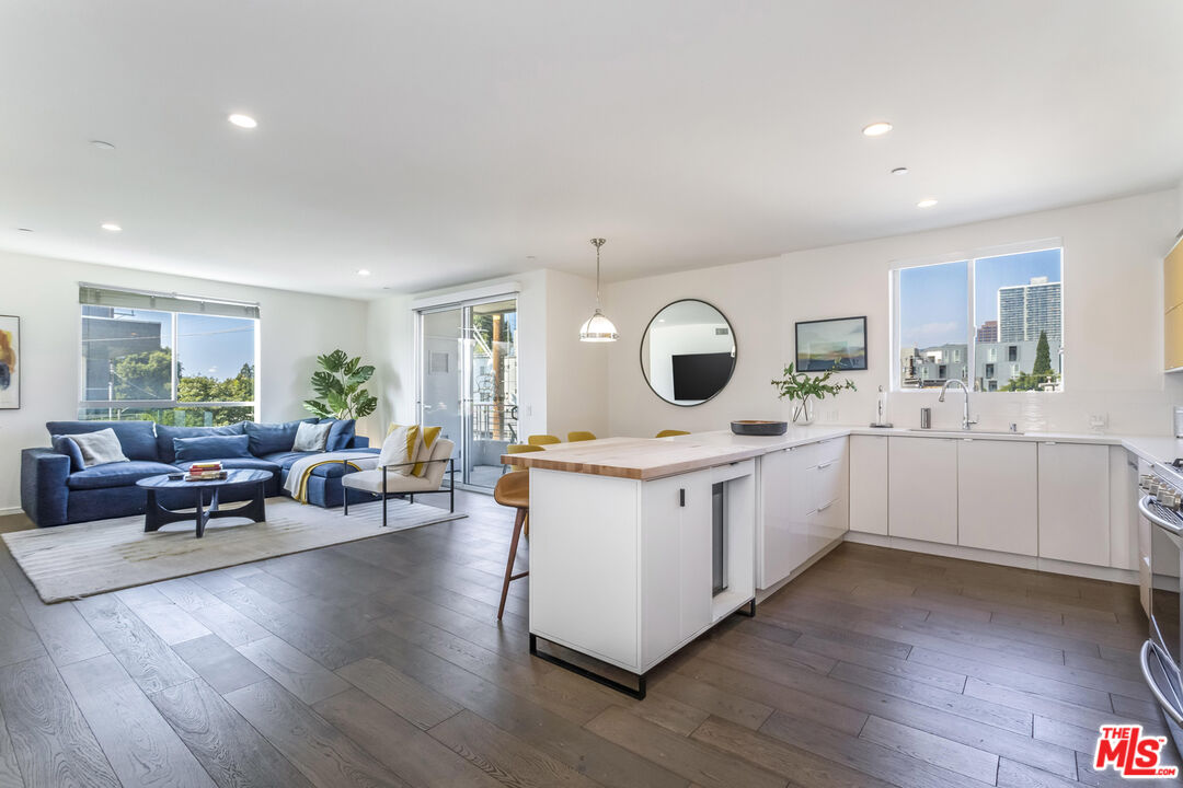 Photo of 11764 Idaho Ave #301, Los Angeles, CA 90025
