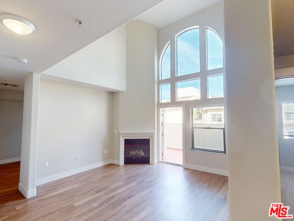 1041 Glendon Ave Unit: 4193