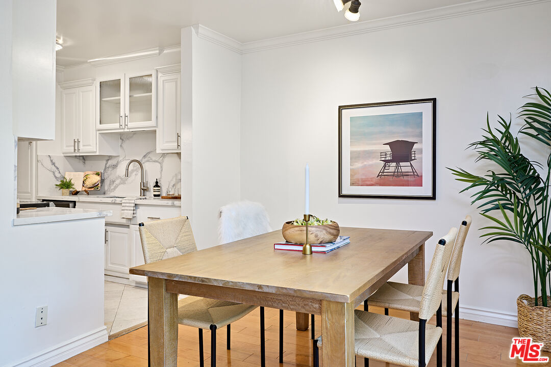 1831 Barry Ave Unit: 4