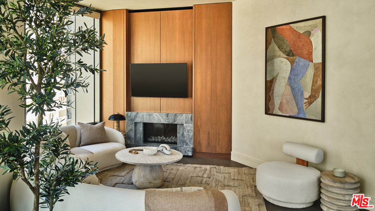 211 W Elm Ct Unit: 6D