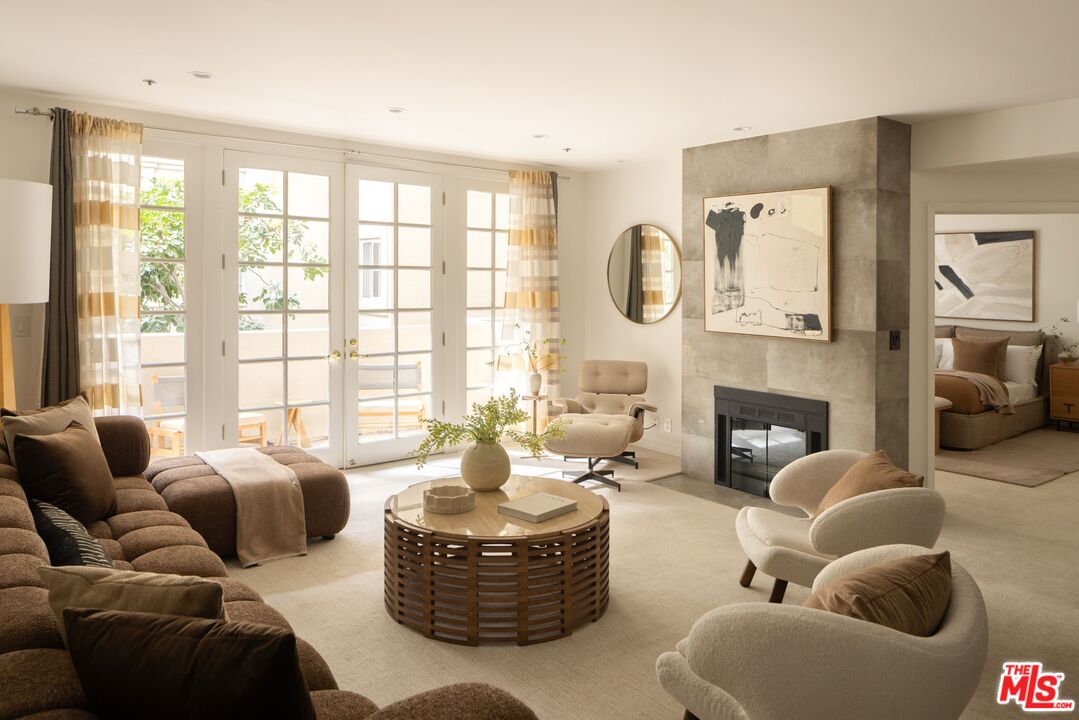 575 S Barrington Ave Unit: 204