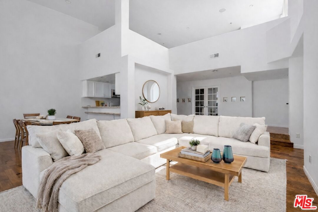 12011 Goshen Ave Unit: 305