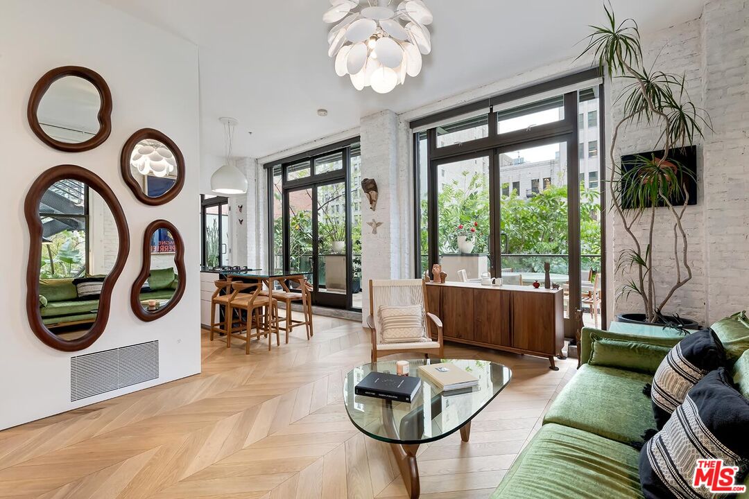 460 S Spring St Unit: 201