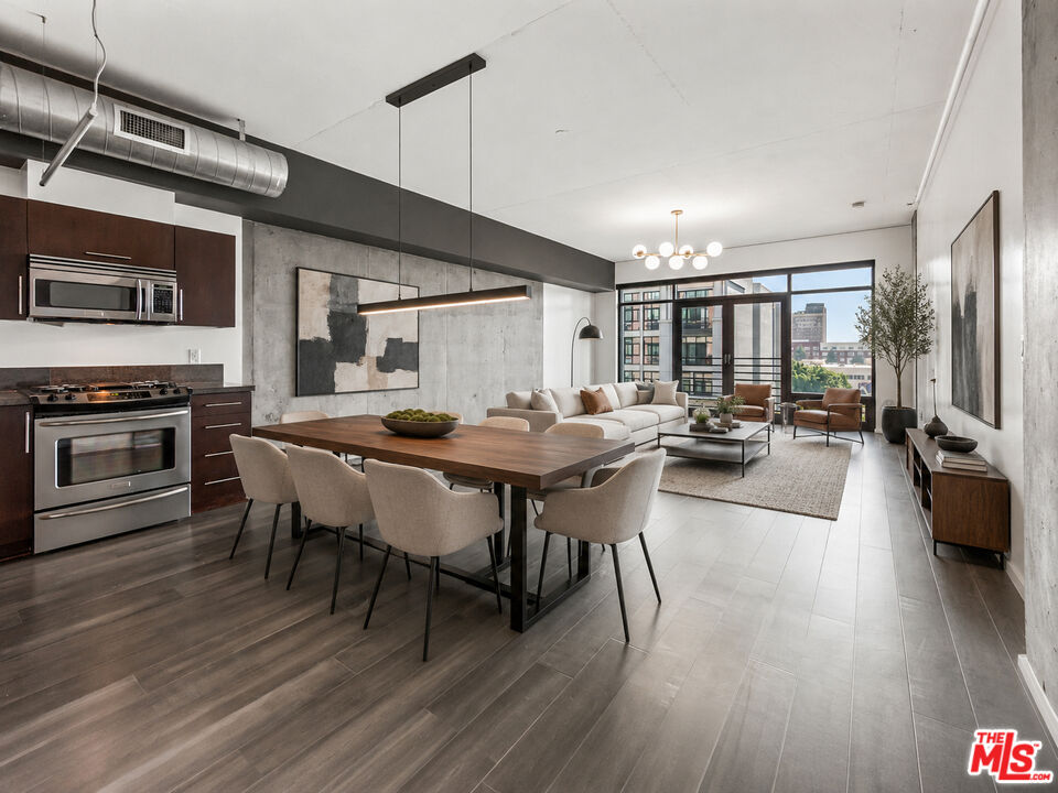 Photo of 1111 S Grand Ave, Los Angeles, CA 90015