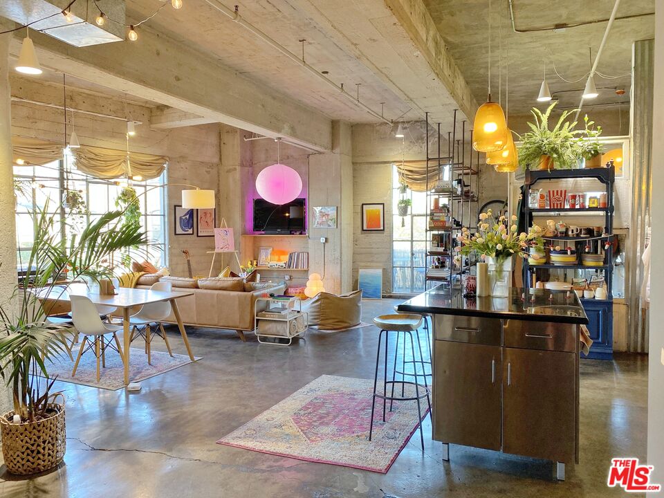 1855 Industrial St Unit: 318