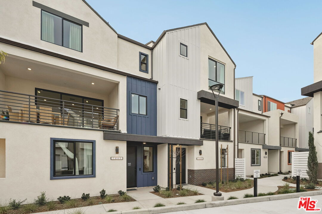 1692 Constellation Dr