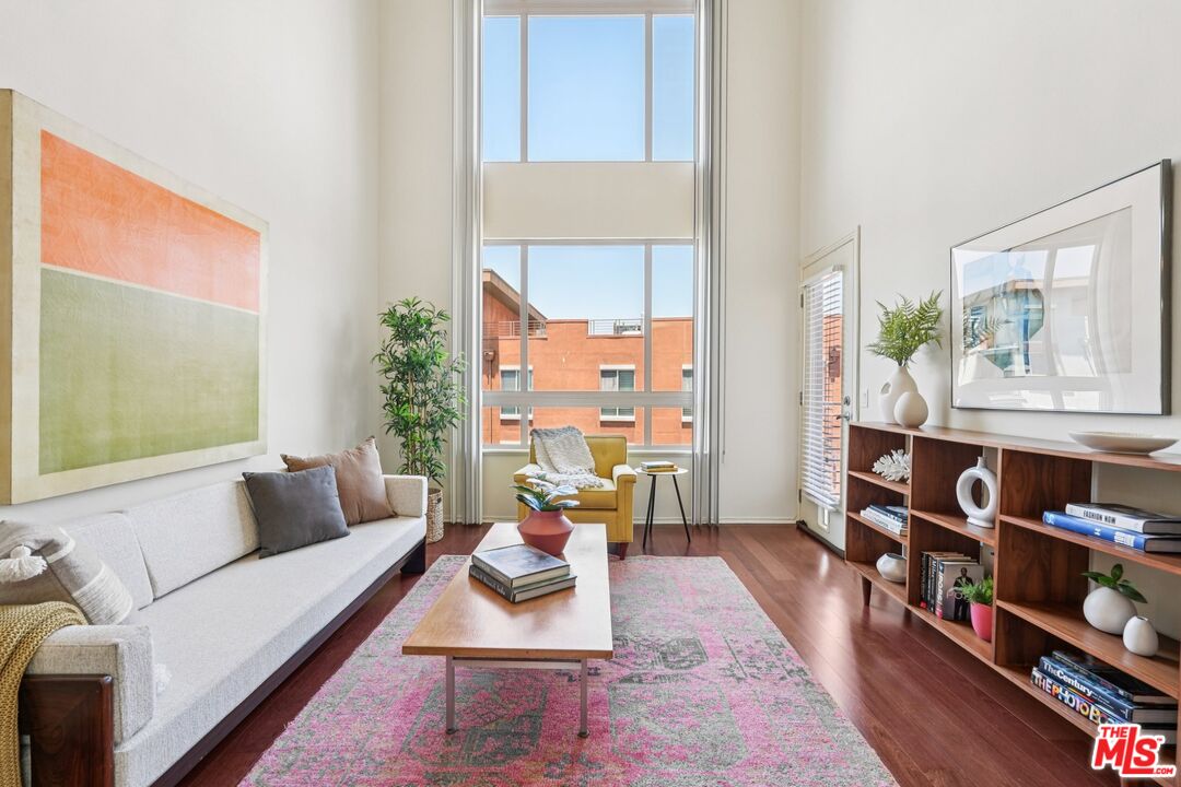 100 S Alameda St Unit: 440