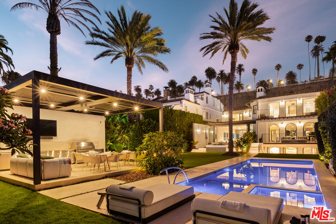 972 Palisades Beach Rd