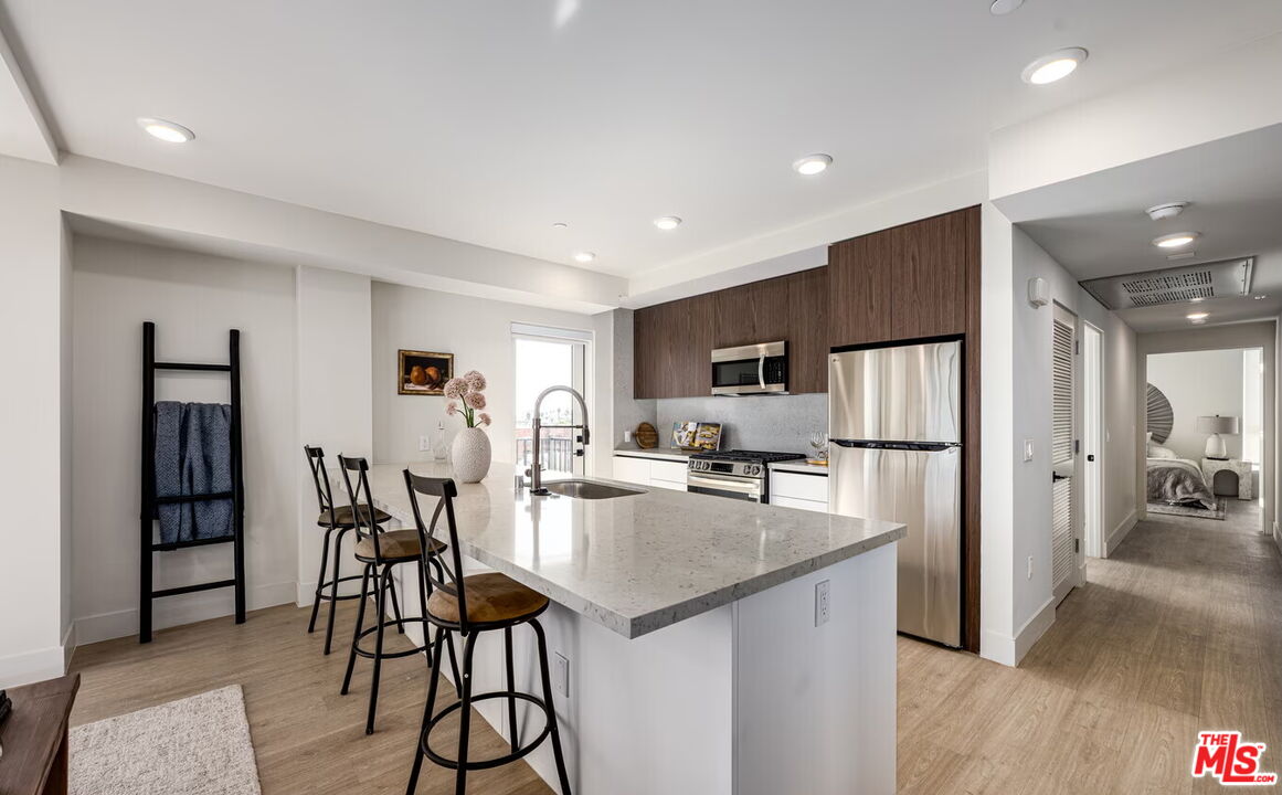 707 S Berendo St Unit: 102