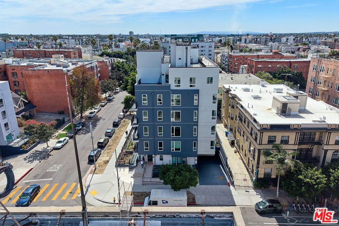 707 S Berendo St Unit: 203