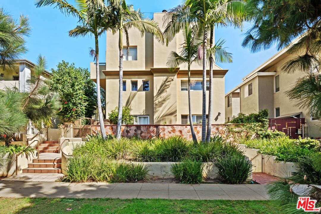 1043 11th St Unit: 3