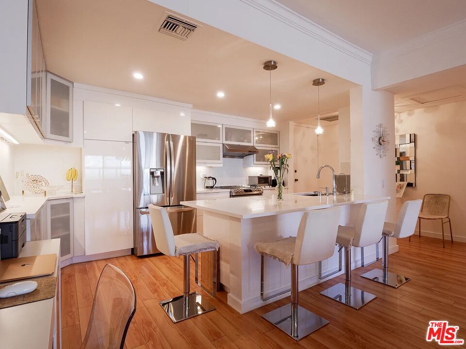 2276 S Beverly Glen Blvd Unit: A2