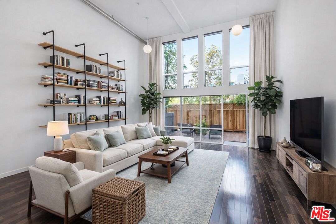 4215 Glencoe Ave Unit: 130