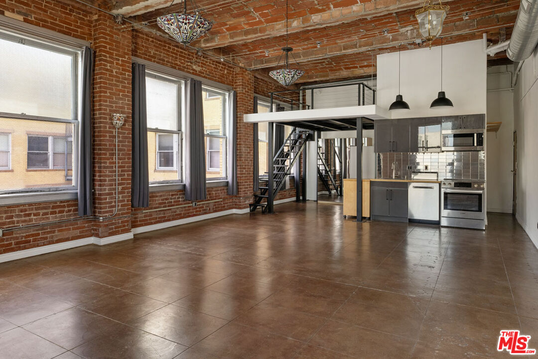 Photo of 215 W 7th St, Los Angeles, CA 90014