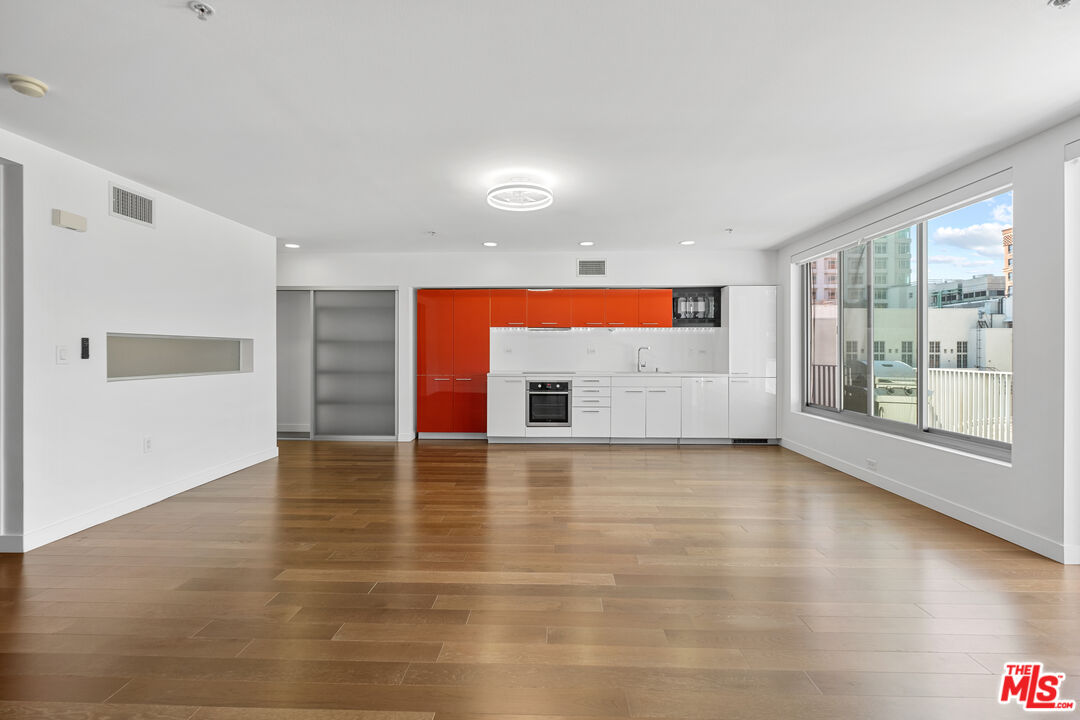 Photo of 901 S Flower St, Los Angeles, CA 90015