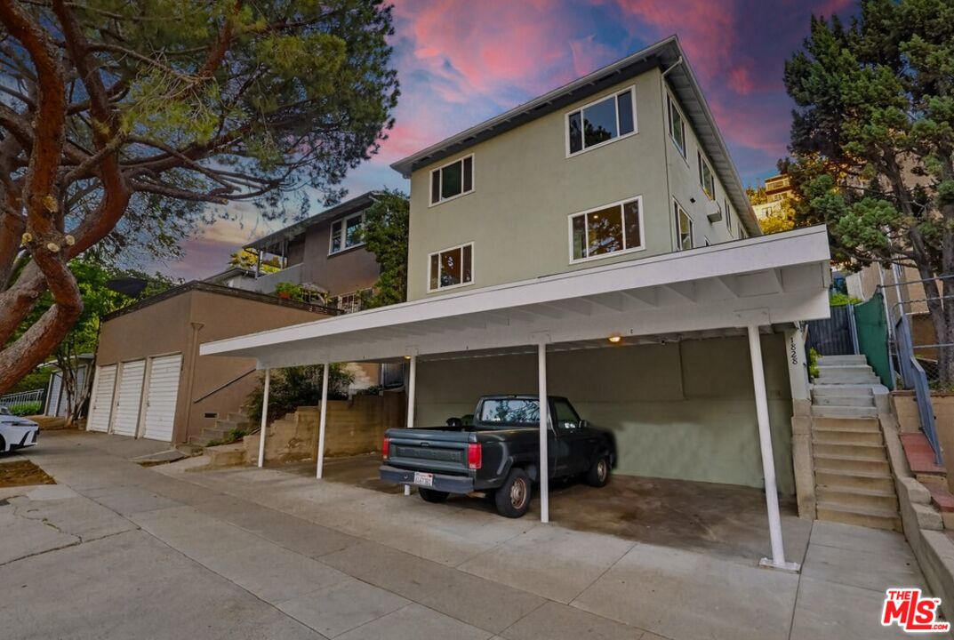 1828 Silver Lake Blvd