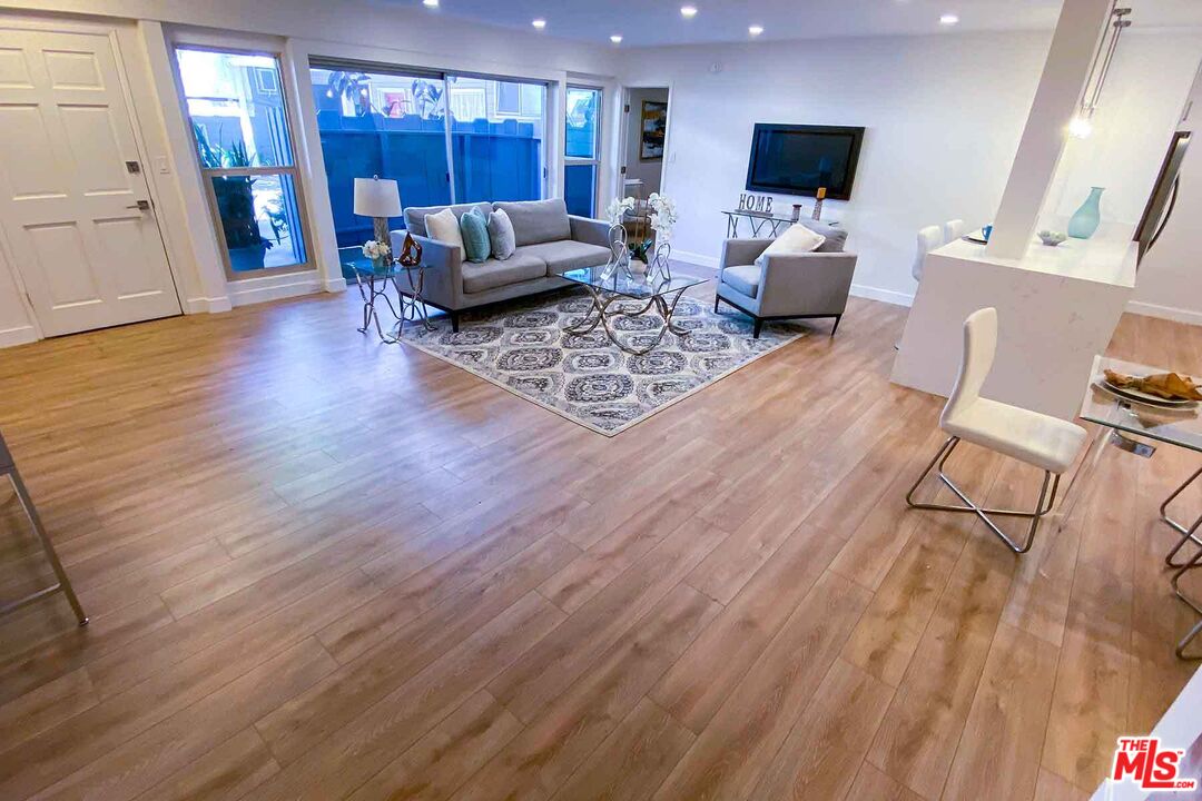 2021 California Ave Unit: 2