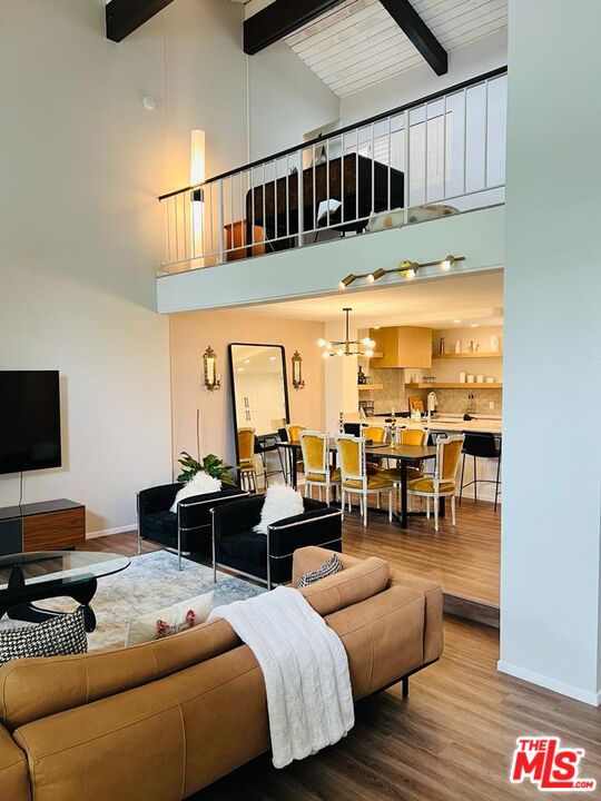 1925 S Beverly Glen Blvd Unit: 40