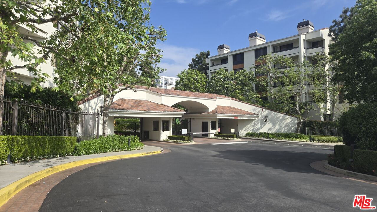 2131 Century Park Ln Unit: 212