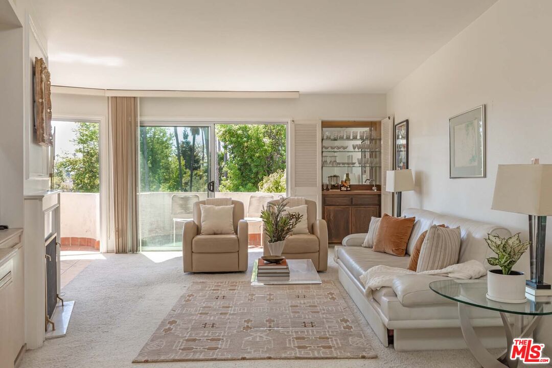 836 S Bundy Dr Unit: 300