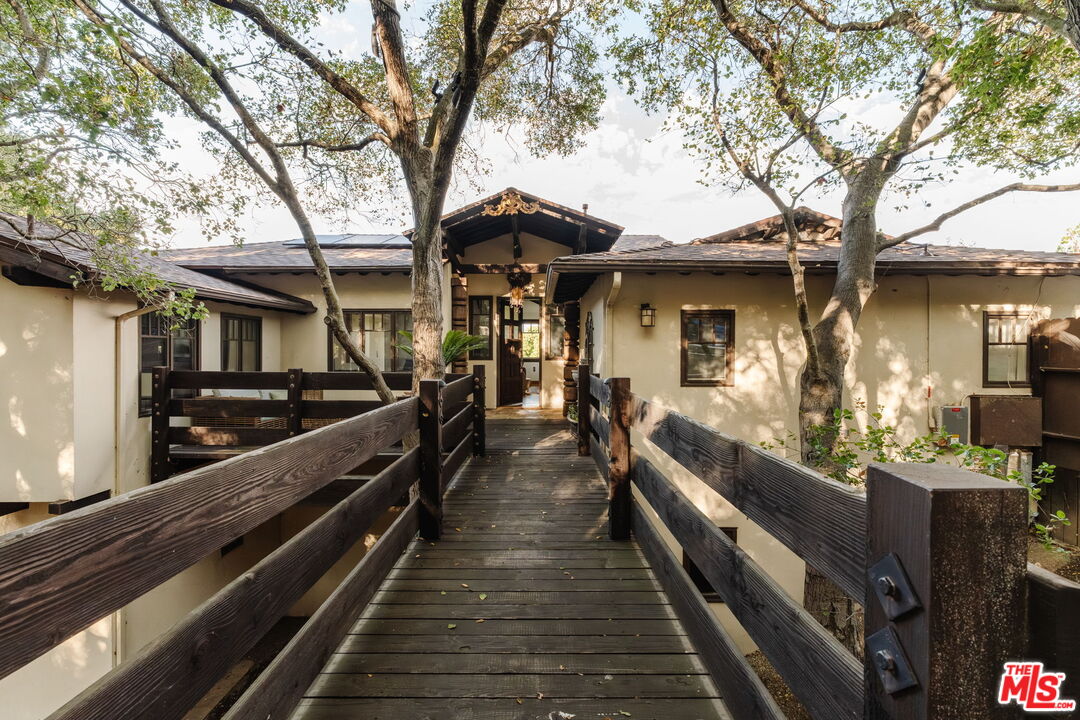 1273 Fernwood Pacific Dr