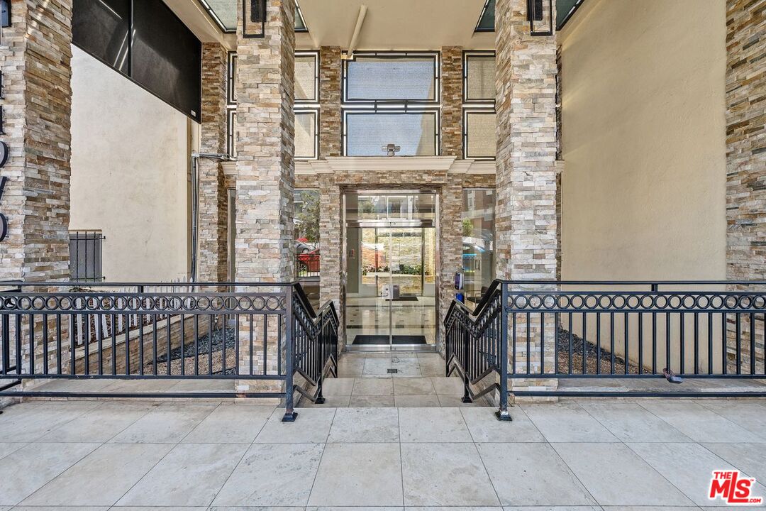 11970 Montana Ave Unit: 102