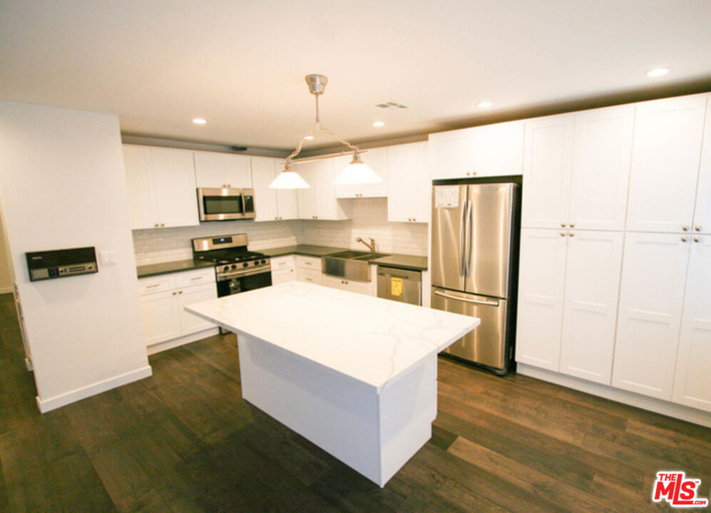 1418 26th St Unit: 3