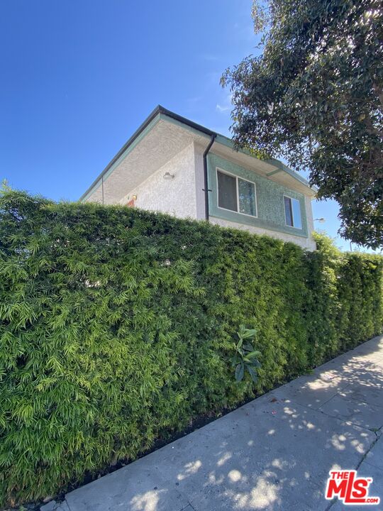 5614 Western Unit: 3