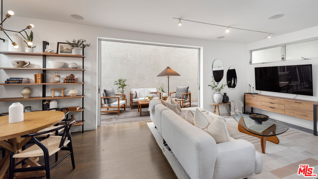 705 Sunset Ave Unit: 1/4