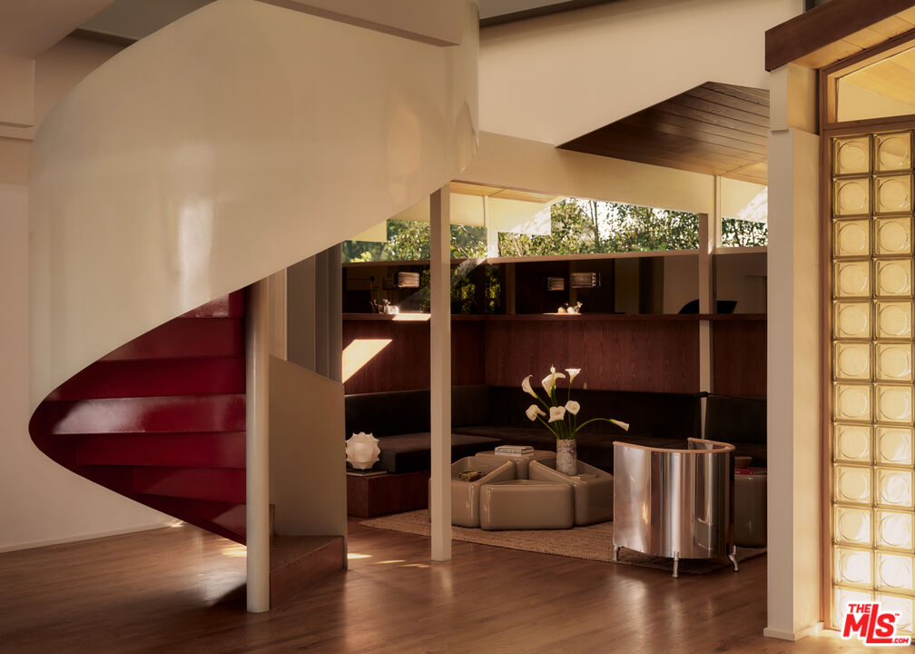 Photo of 3112 Chandelle Rd, Los Angeles, CA 90046
