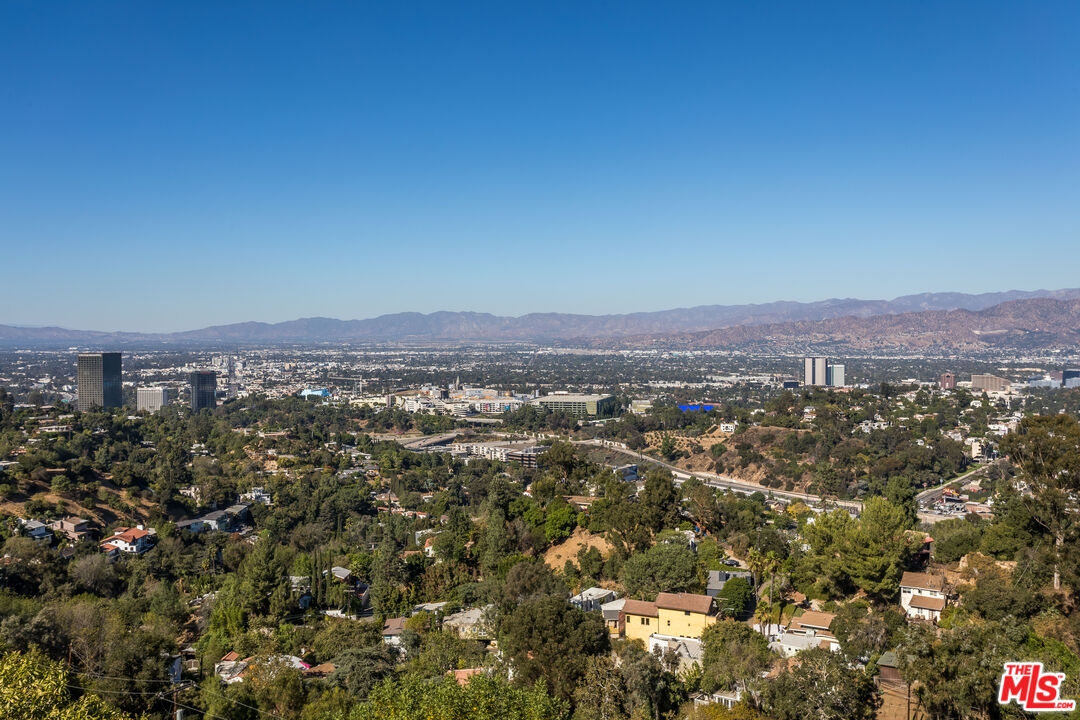 7177 Pacific View Dr