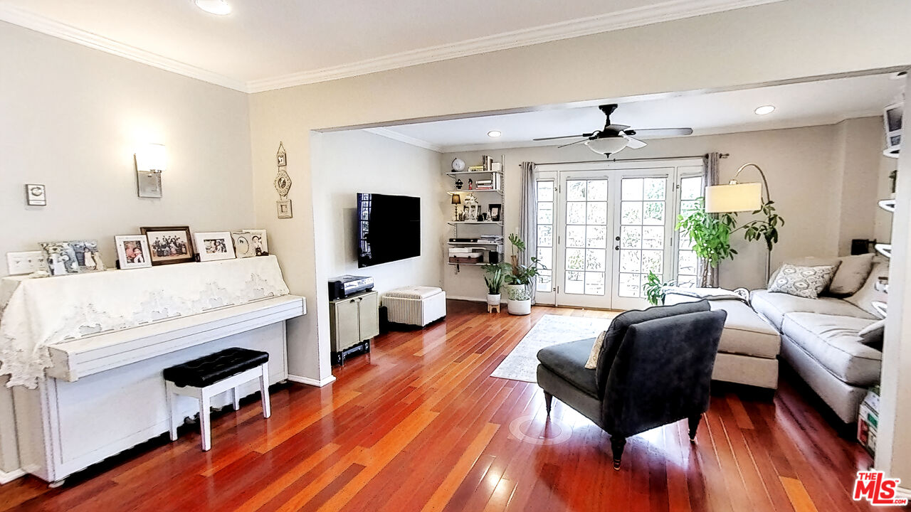 2215 Oak St Unit: 202