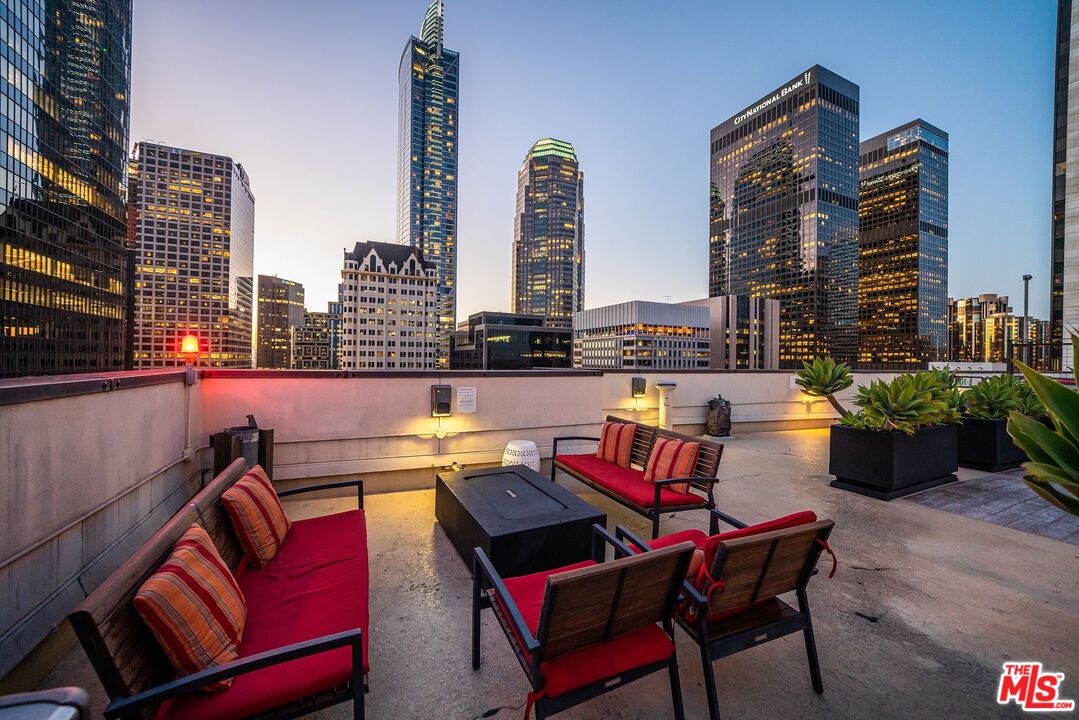 Photo of 655 S Hope St, Los Angeles, CA 90017