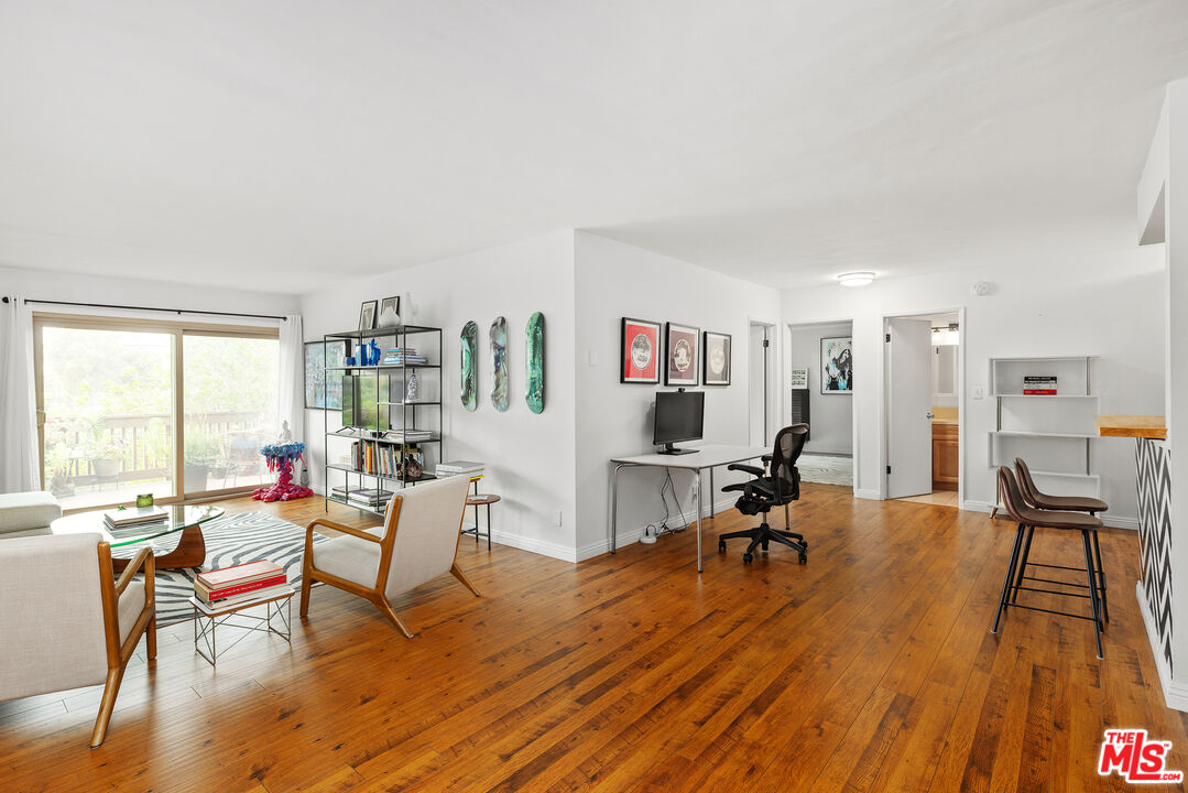 Photo of 5950 Buckingham Pkwy, Culver City, CA 90230