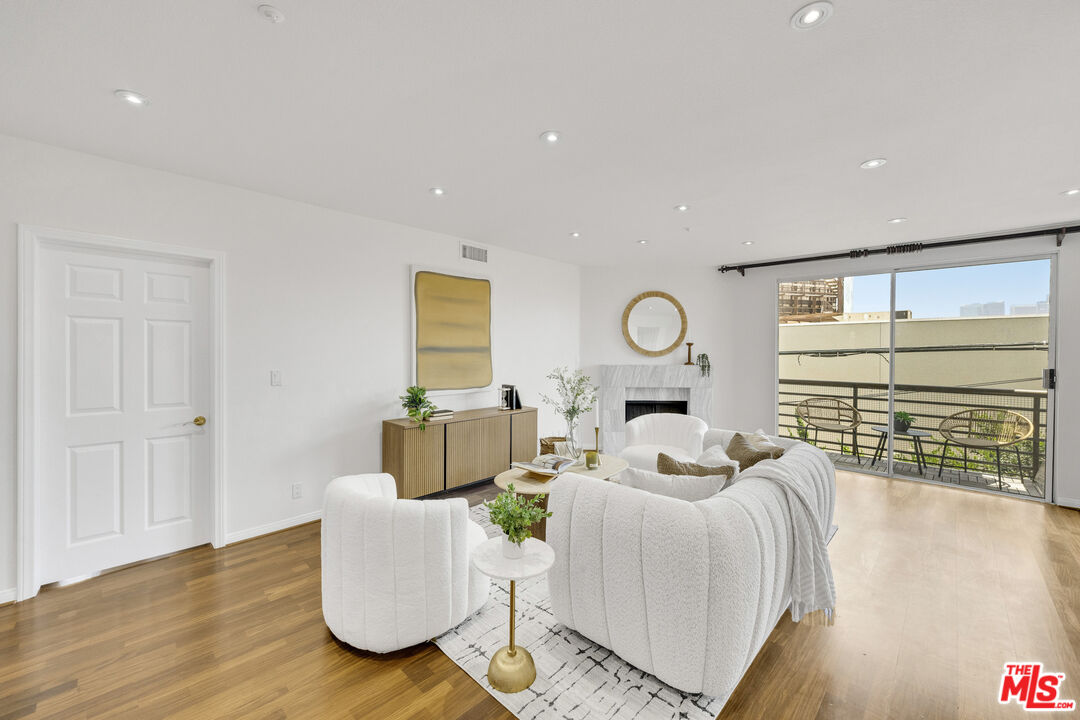 1872 Midvale Ave Unit: 205
