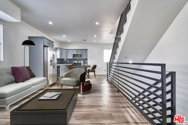 1127 S Harvard Blvd Unit: 1/2