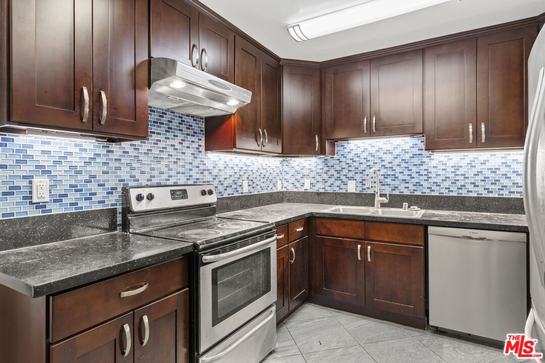 1033 6TH ST Unit: 202