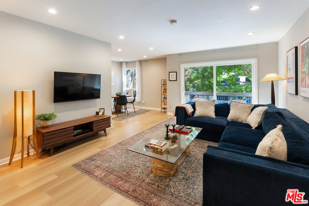 1262 S Barrington Ave Unit: 102