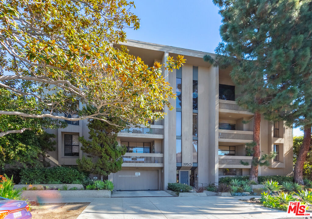 1950 S BEVERLY GLEN BLVD Unit: 102